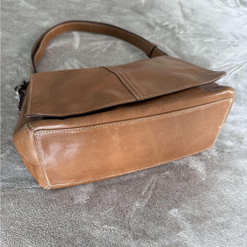 VINTAGE COACH Hampton Tan Leather Flap Shoulder/Crossbody Bag w/ Silver Hardware - Picture 4 of 8
